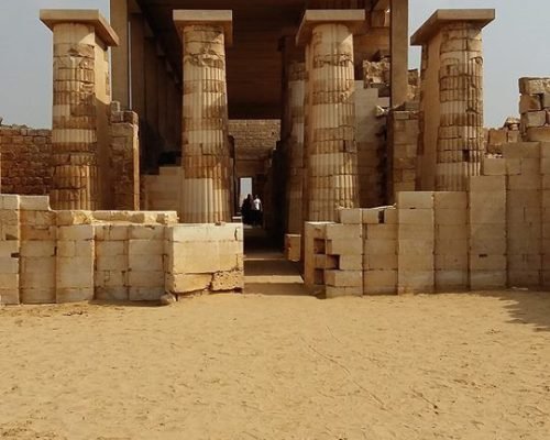 Egyptian Archaeologists Experience in Saqqara2