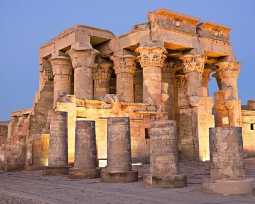 Egyptian Archaeologists Experience in Saqqara3